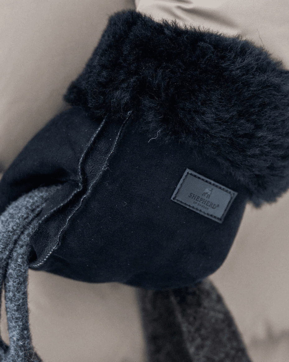 Shepherd of Sweden Furuvik Mittens in Black - SHEPHERD OF SWEDEN - Luxe Leopard