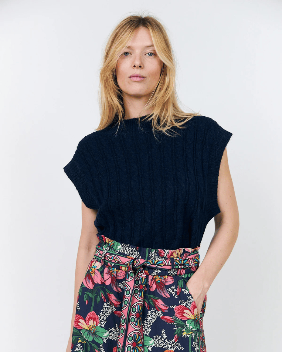 Lollys Laundry Finn Knit Vest SL in Dark Navy