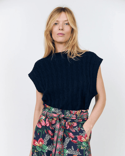 Lollys Laundry Finn Knit Vest SL in Dark Navy - LOLLYS LAUNDRY - Luxe Leopard