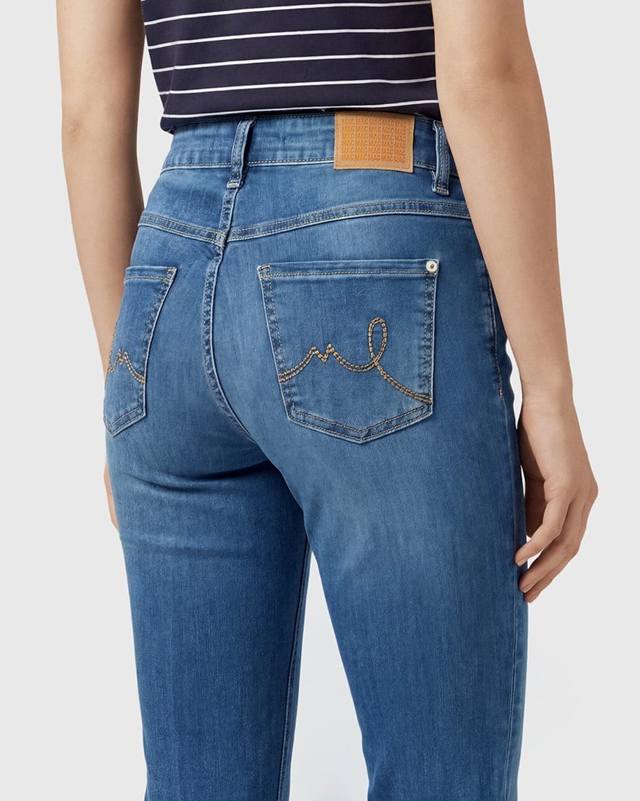MAC Laura Jeans in Mid Blue Use Wash